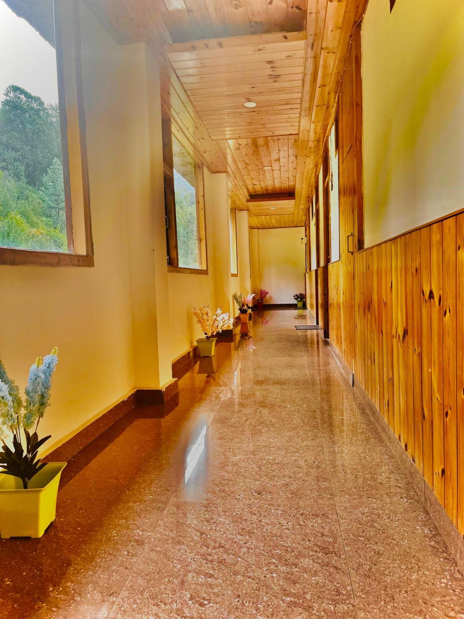 Himalayan Riverside Resort, Manali Buitenkant foto