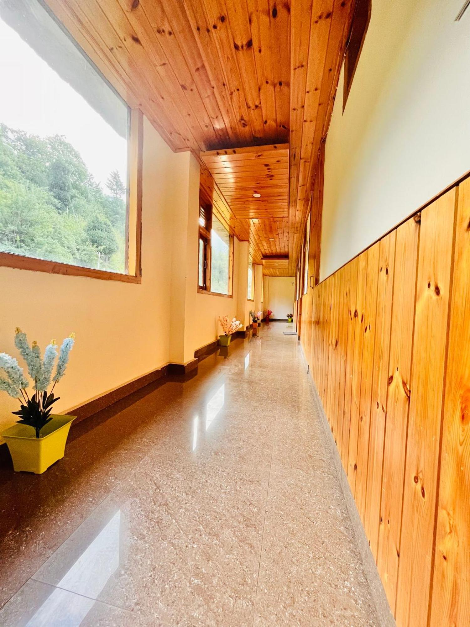 Himalayan Riverside Resort, Manali Buitenkant foto