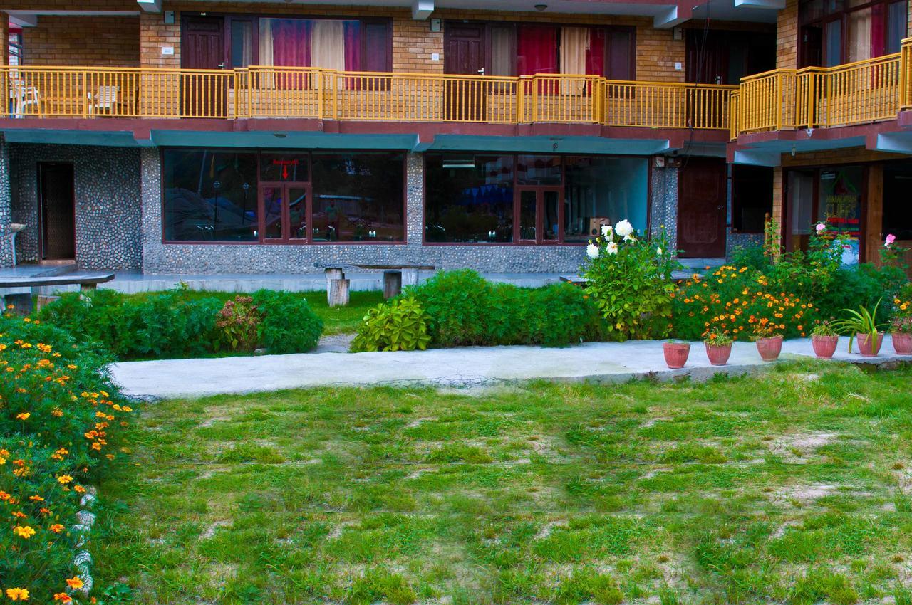 Himalayan Riverside Resort, Manali Buitenkant foto
