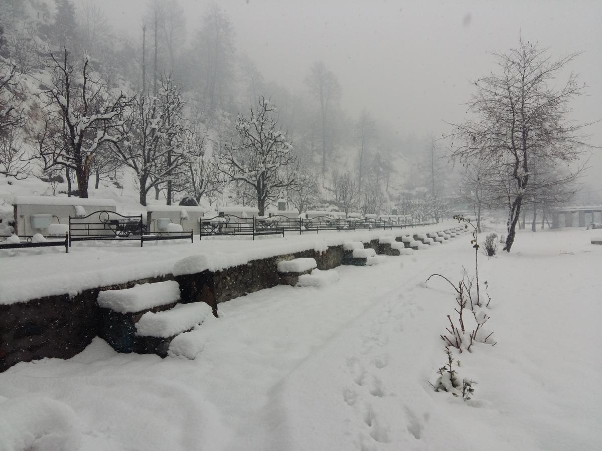 Himalayan Riverside Resort, Manali Buitenkant foto